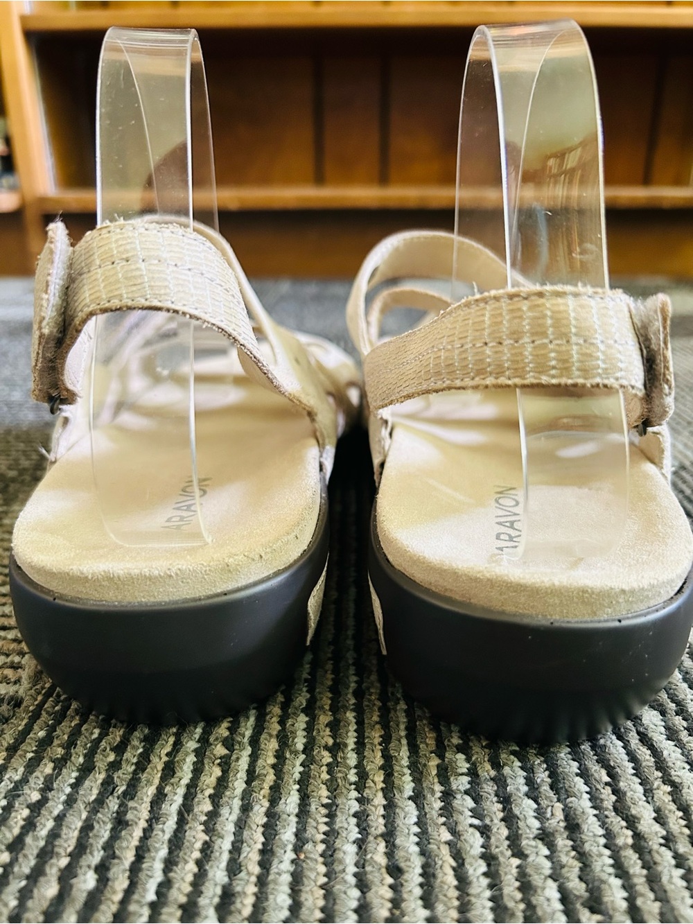 Aravon Beige Metallic Sand Power Comfort 3 Strap Adjustable Sandals 12 D WIDE - Picture 8 of 11